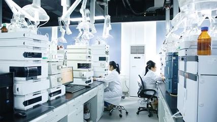 記中國檢科院國家科技進步獎二等獎獲得者張峰團隊